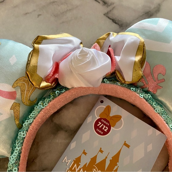 Disney Main Attraction King Arthur’s Carousel Minnie Ears - Picture 4 of 8